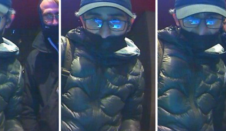 Parta mužů ukradla z auta tašku s osobními věcmi. Z karty následně vybrali 75 tisíc korun