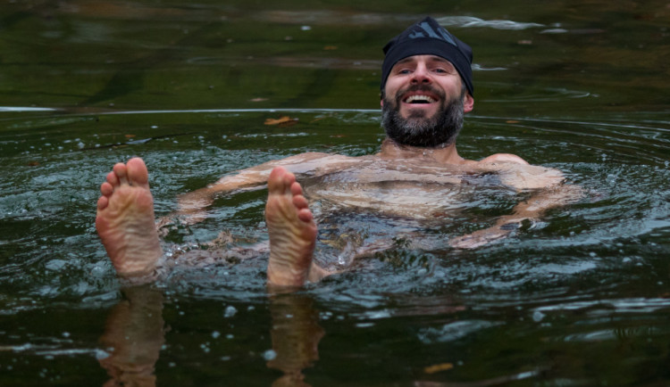 Otužování jako novoroční předsevzetí? Zapsat se můžete do některého z klubů v regionu