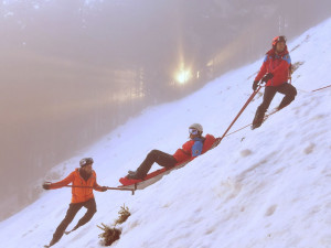 Horská služba zachraňovala o silvestrovské půlnoci dva turisty ze Sněžky