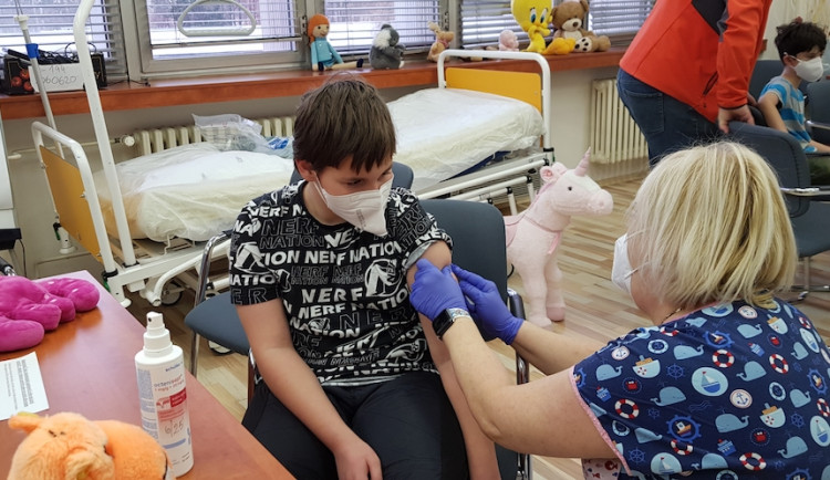 Brněnská nemocnice proti covidu naočkovala 1700 dětí, chystá se na druhé dávky