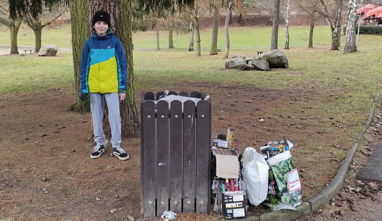 Nevydržel pohled na znečištěnou přírodu. Aktivní školák Pavel uklidil po silvestru Blansko
