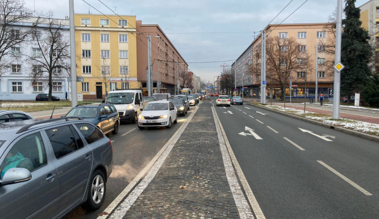 Část semaforů v Hradci Králové funguje v novém režimu. Systém bude automaticky vybírat pokuty