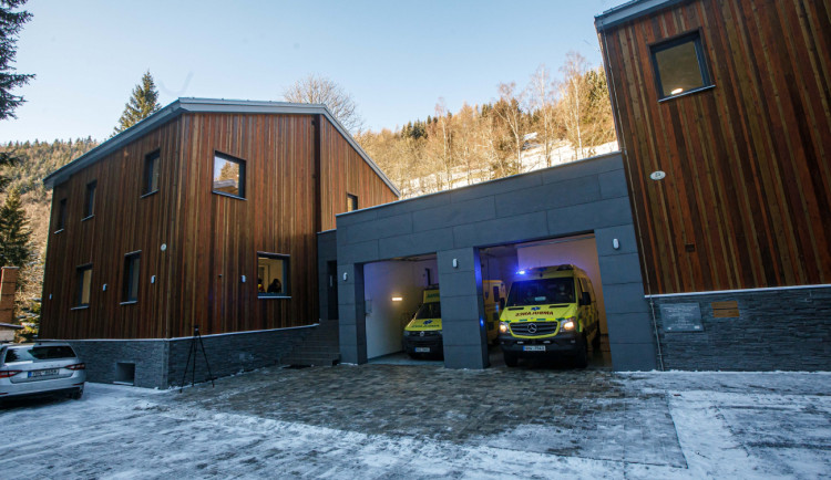 FOTO| VIDEO: Nová výjezdová základna záchranářů v Temném Dole zkrátila dojezdy záchranářů