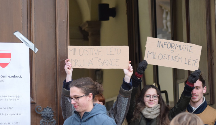 Brno otočilo. Na popud studentů informuje, že se dlužníci mohou zbavit exekucí