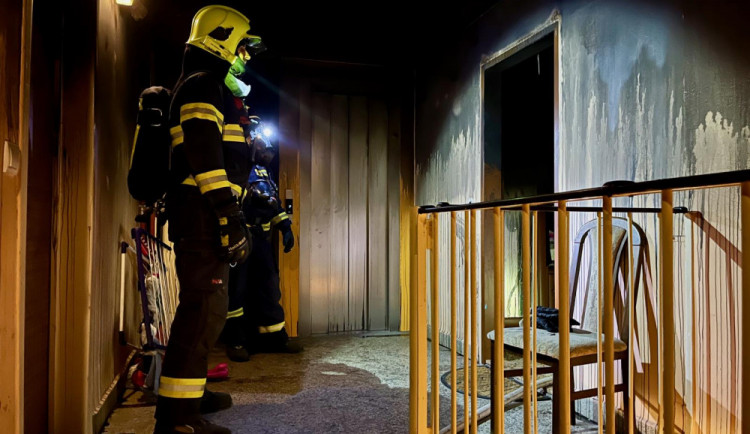 Při tragickém požáru na Blanensku zemřel starší muž