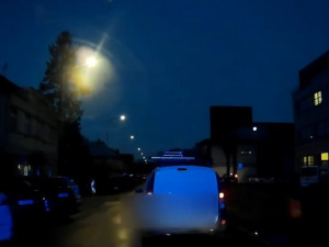 Ulicemi Hradce Králové kličkoval řidič pod vlivem. Strážníkům nadýchal téměř tři promile