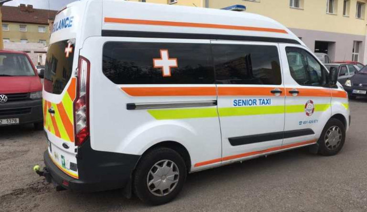 O Senior taxi v Náchodě je nevídaný zájem. Službu využívá 800 přihlášených lidí