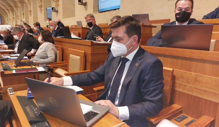 Seznam profesí pro pracovní karanténu je podle hejtmana Červíčka dostatečný