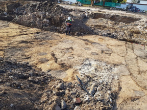 Nový pavilon jičínské nemocnice bude stát na historickém pohřebišti. Archeologové našli vzácné artefakty