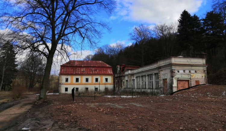 Lázeňský areál v Bělovsi se obléká do nového. V únoru se město pustí do obnovy parku