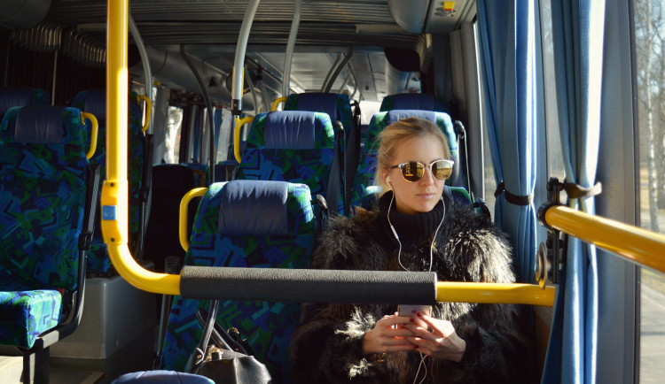 Autobusová doprava v hradeckém kraji je přes sílící epidemii zatím bez komplikací