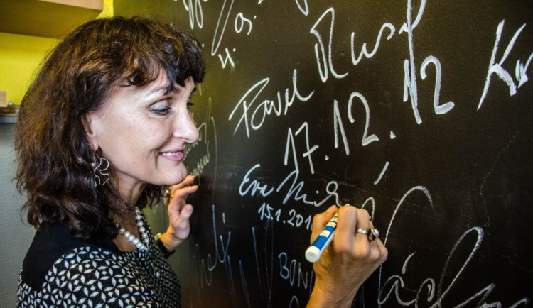 Klicperovo divadlo v Hradci Králové dál povede Eva Mikulková. Funkci obhájila na dalších deset let