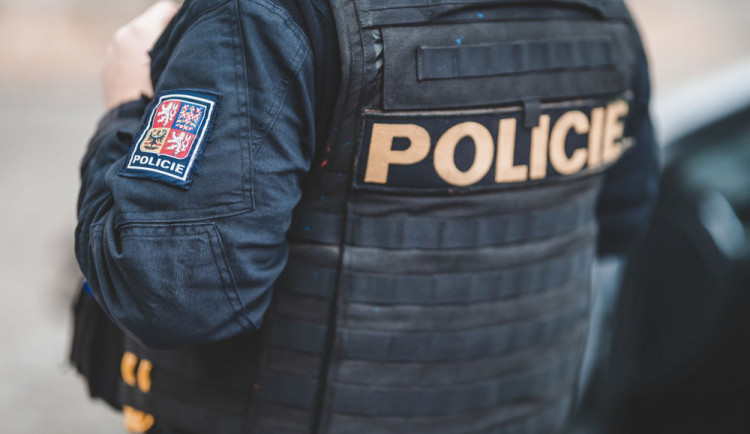 Cizinecký gang vykrádal dodávky. Vytipovaným autům zloději propichovali pneumatiky