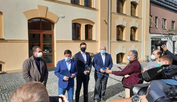 Konec testování hejtman Červíček vítá. Zda v něm budou na úřadě pokračovat je v jednání