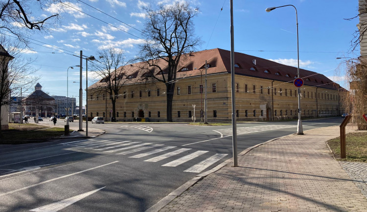 Fortna v centru Hradce Králové bude půl roku neprůjezdná. Čeká ji přestavba na kruhový objezd
