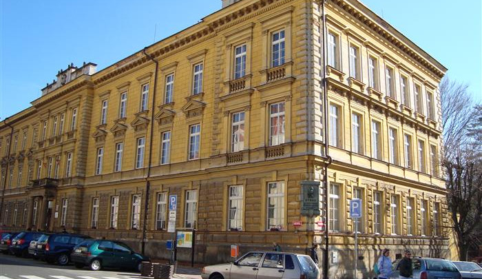 Základní školu Husova v Jičíně čeká rekonstrukce. Dostane nová okna i fasádu