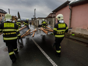 Hradeckým krajem se prohnala vichřice. Napáchala statisícové škody
