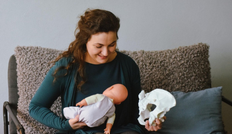 Nejlepší atmosféra při porodu je stejná jako při milování, říká Háta Píše