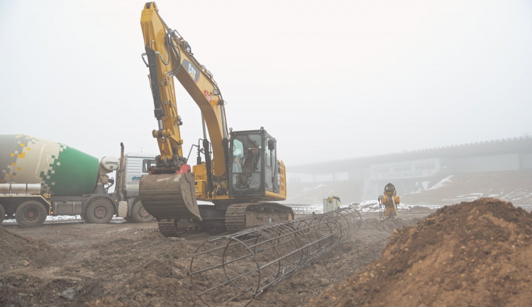 Nejvíc peněz letos Hradci Králové spolkne stavba stadionu, rekonstrukce Střeziny a lávka přes Labe