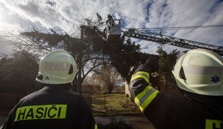 Hradeckým krajem se prohnala vichřice. Napáchala statisícové škody