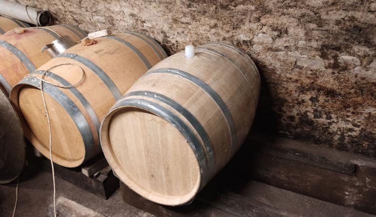 Ukradli mi sud, zburcoval vinař z Břeclavska policisty. Nádobu schoval vtipálek