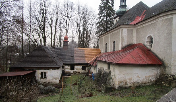 Nadšenci opravují na Náchodsku poustevnu, bude z ní muzeum i místo setkávání