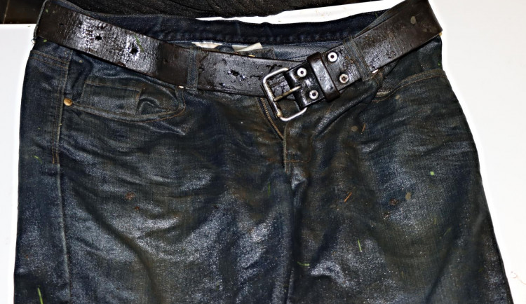 Policie stále pátrá po totožnosti utonulého muže. Tělo našla v korytě řeky Zdobnice