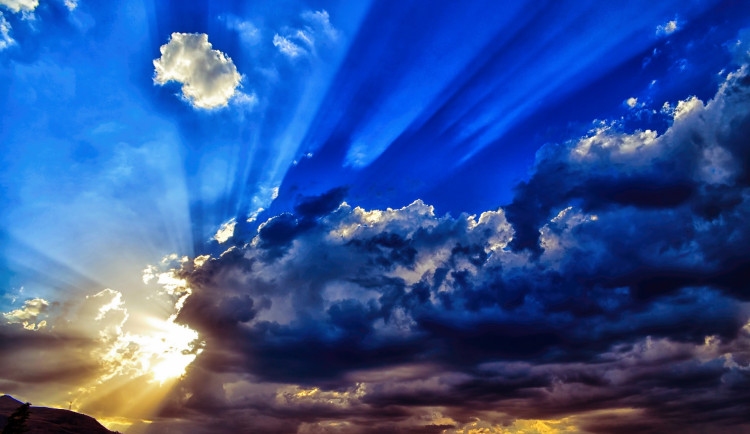 Meteorologové vydávají další varování před silným větrem. Dorazí ve středu ráno