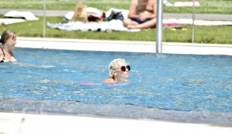 Zázemí na brněnské Riviéře provizorně doplní modulární stavby