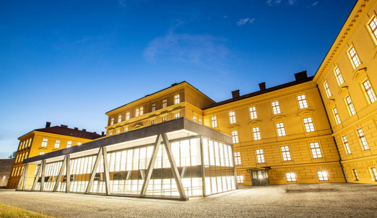 Muzejní knihovna v opravených Gayerových kasárnách v Hradci Králové otevře v březnu