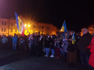 V Hradci Králové vyjádřili podporu Ukrajině stovky lidí. Promluvili studenti, zástupci církve i samotní Ukrajinci