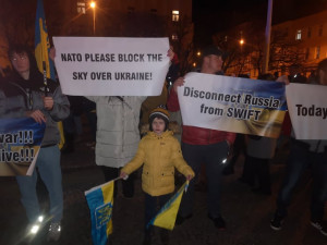 V Hradci Králové vyjádřili podporu Ukrajině stovky lidí. Promluvili studenti, zástupci církve i samotní Ukrajinci