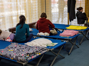 Centrum pro uprchlíky z Ukrajiny v Hradci Králové odbavilo za první den 201 lidí