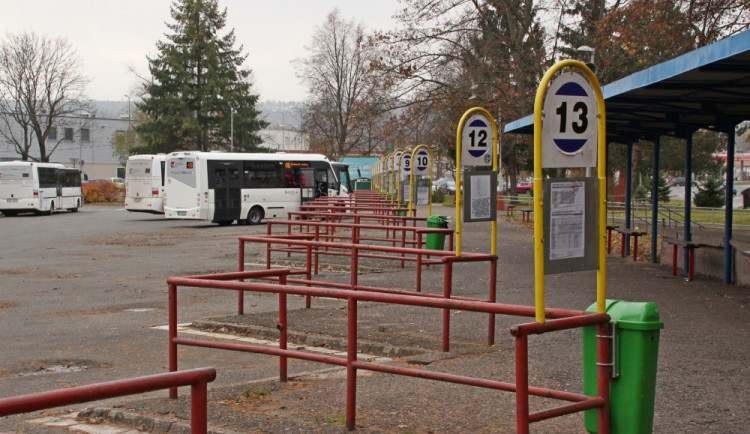 Dvůr Králové začíná s přípravou rekonstrukce autobusáku. Vypsalo architektonickou soutěž