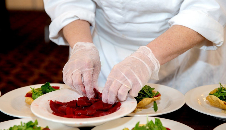 Firmy mohou okamžitě nabídnout 640 pracovních míst pro ženy z Ukrajiny, ukázal průzkum