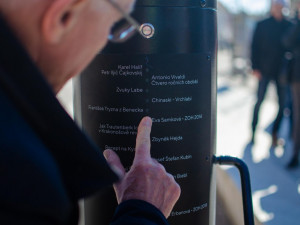 Vrchlabí má svůj vlastní Poesiomat. Na jaře se dočká i Hradec Králové