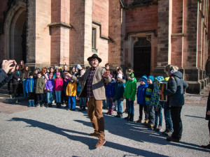 Vrchlabí má svůj vlastní Poesiomat. Na jaře se dočká i Hradec Králové