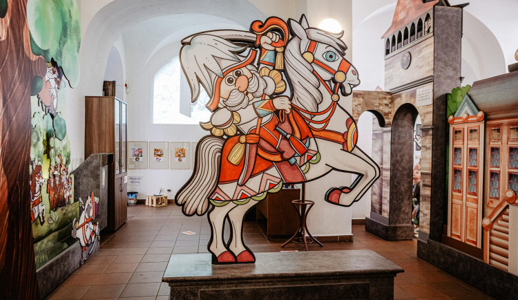 Jičín po opravě otevřel galerii pohyblivých obrazů Rumcajsův svět
