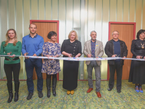 V Hradci Králové vzniklo nové centrum pro neslyšící. Pomáhat bude rodinám z celé republiky
