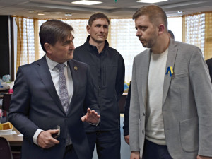 KACPU v Hradci Králové navštívil Vít Rakušan. Centrum už odbavilo přes osm tisíc uprchlíků