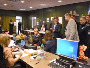 KACPU v Hradci Králové navštívil Vít Rakušan. Centrum už odbavilo přes osm tisíc uprchlíků