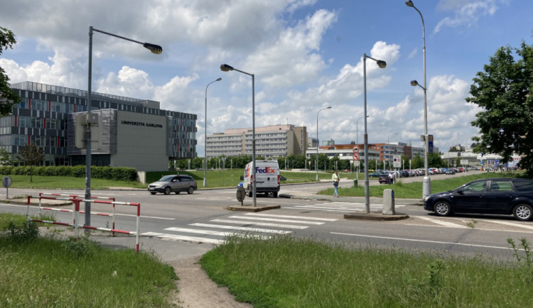 Semafory zůstanou na křižovatce u hradecké nemocnice až do rekonstrukce Milety