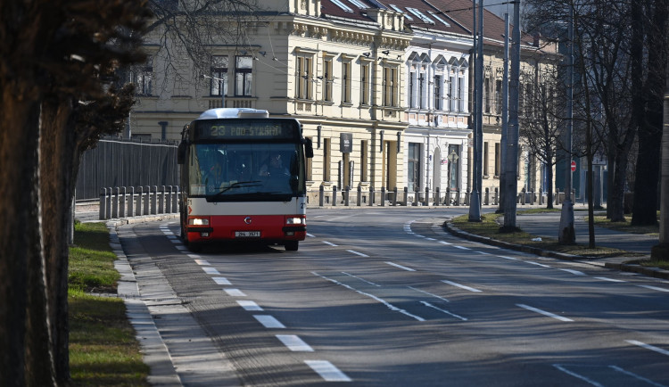 Hradec Králové zřejmě zvedne dopravnímu podniku dotaci až o 50 milionů. Jízdné zatím nezdraží