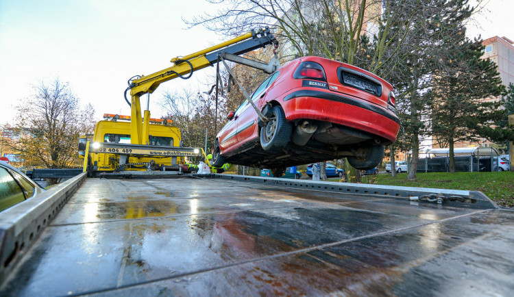 V minulém roce z ulic Jičína zmizelo 30 autovraků. Letos přijdou na řadu další