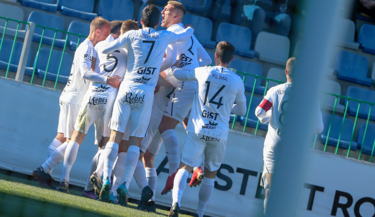 Fotbalisté Hradce Králové a Slovácka se v pátek utkají o finále domácího