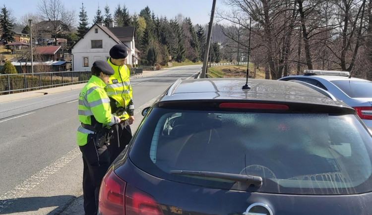 Policisté měřili rychlost řidičů v celém kraji. Největší prohřešek byl na Jablonecku