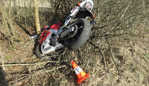 Pěkné počasí vylákalo motorkáře. Na Rychnovsku musel pro jednoho záchranářský vrtulník