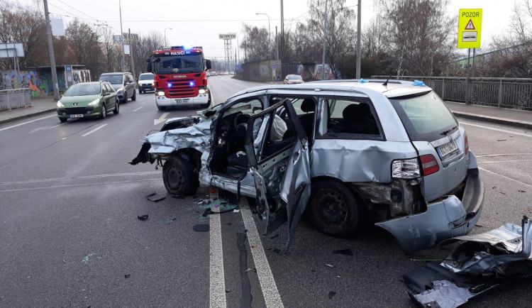 FOTO, VIDEO: V Budějcích komplikovala provoz tragická dopravní nehoda. Řidička zemřela