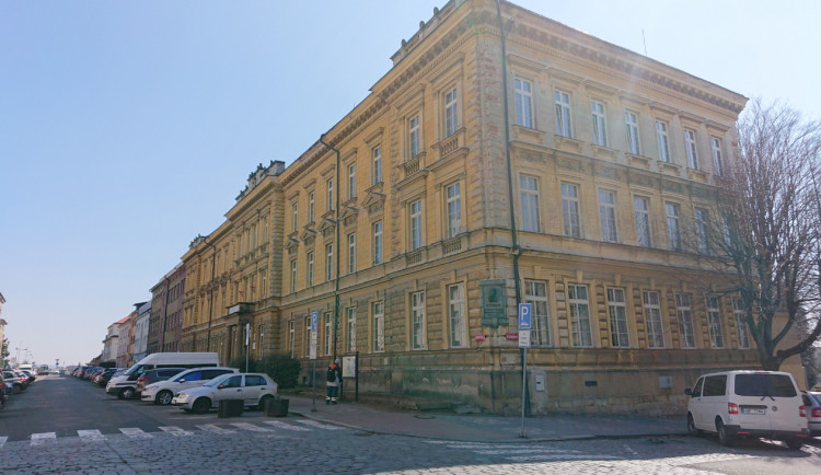 Jičín zrekonstruuje ZŠ Husova. Přihlásila se jen jedna firma, nabídla dvojnásobek odhadované ceny