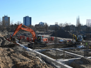 Fotbalový stadion v Hradci se nejspíš ještě prodraží. Strabag chce s městem jednat o zvýšení ceny